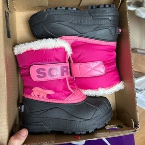 Sorel - childrens Snow Commander size 10